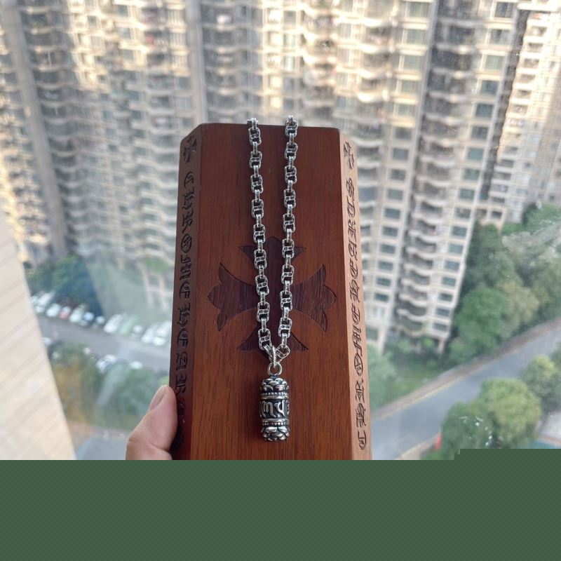 Ch**me He**ts necklaces